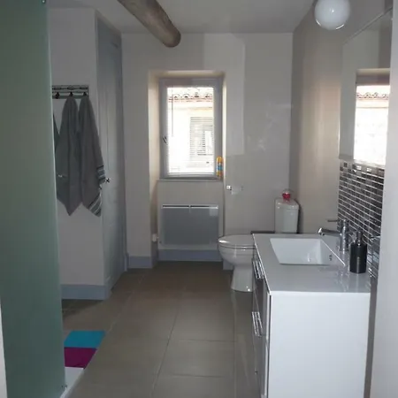 莱斯卡特勒普罗翁塞斯德艾尔兰德住宿加早餐旅馆 Saint-Amant-Tallende